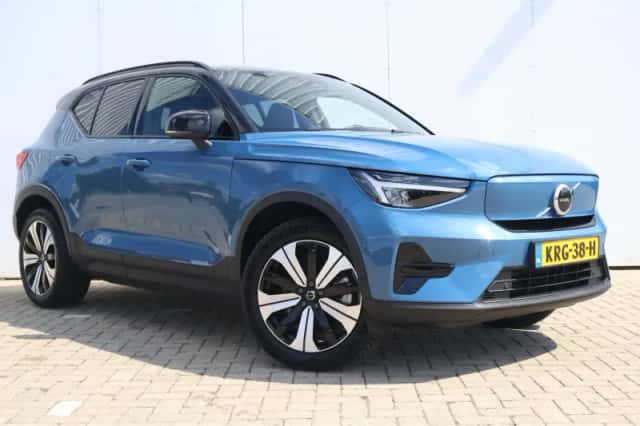 Volvo XC40 (2023) thumbnail 3