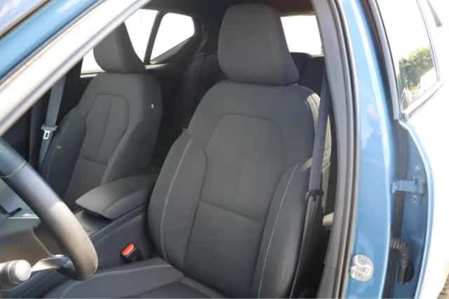 Volvo XC40 (2023) thumbnail 4
