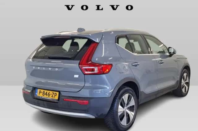 Volvo XC40 (2022) thumbnail 2