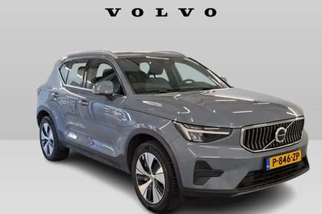 Volvo XC40 (2022) thumbnail 3