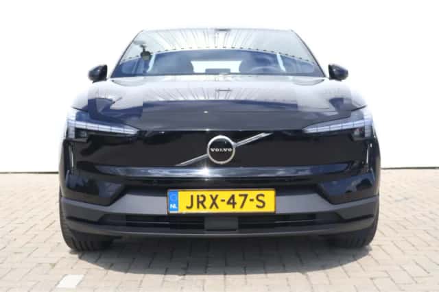 Volvo EX30 (2025) thumbnail 2