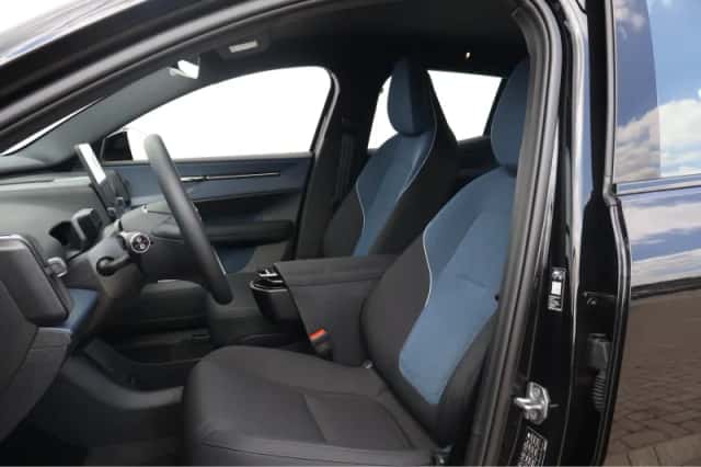 Volvo EX30 (2025) thumbnail 5