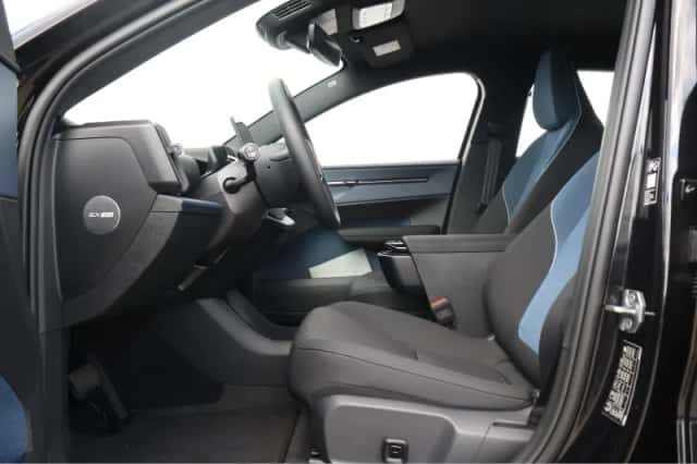 Volvo EX30 (2025) thumbnail 6