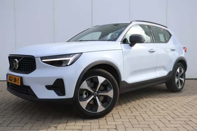 Volvo XC40 (2025) thumbnail 1