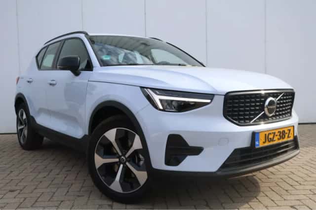 Volvo XC40 (2025) thumbnail 3