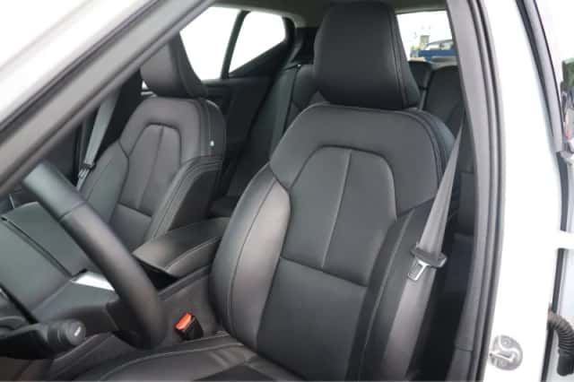 Volvo XC40 (2023) thumbnail 4
