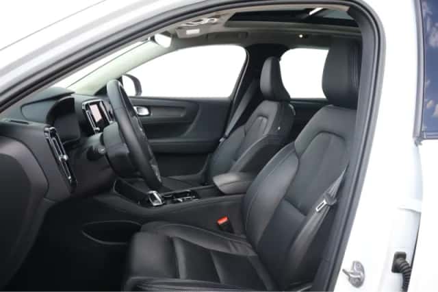 Volvo XC40 (2023) thumbnail 5
