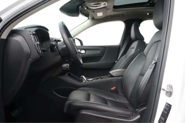 Volvo XC40 (2023) thumbnail 6