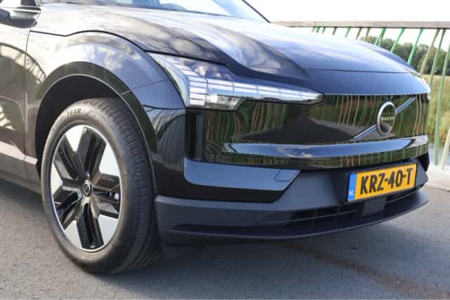 Volvo EX30 (2026) thumbnail 3