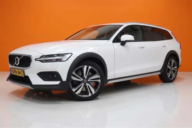 Volvo V60 (2021) thumbnail 1