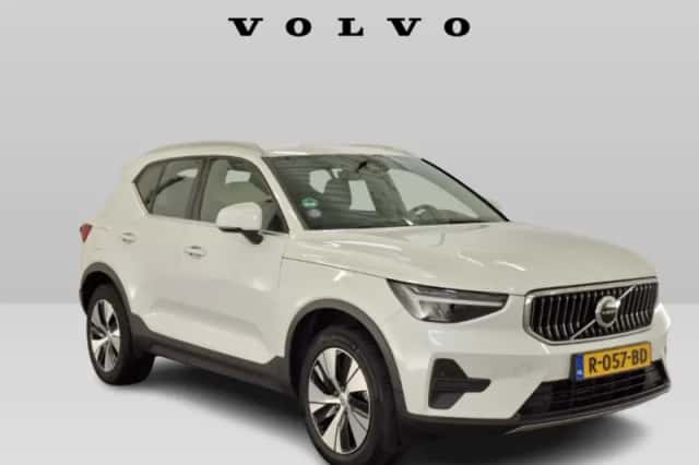 Volvo XC40 (2022) thumbnail 2