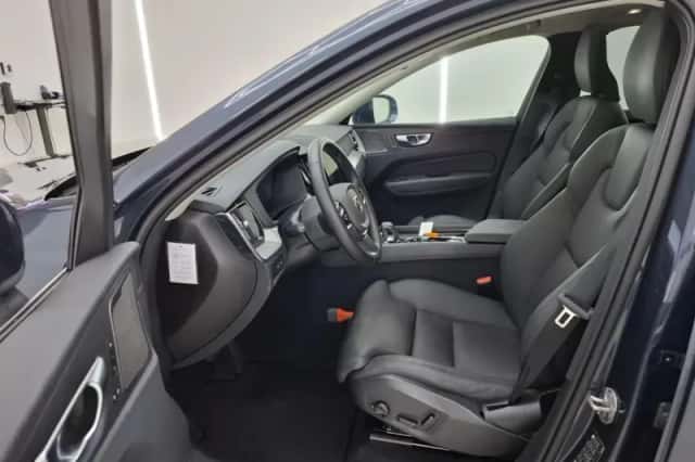 Volvo XC60 (2024) thumbnail 5