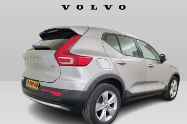 Volvo XC40 (2022) thumbnail 2