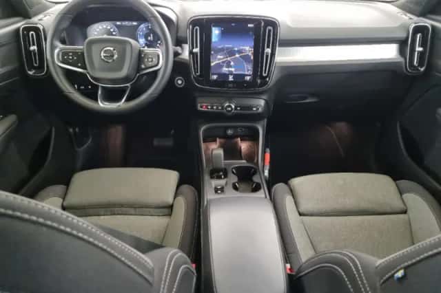 Volvo XC40 (2022) thumbnail 4
