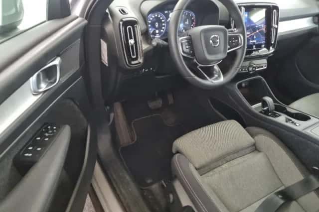 Volvo XC40 (2022) thumbnail 5