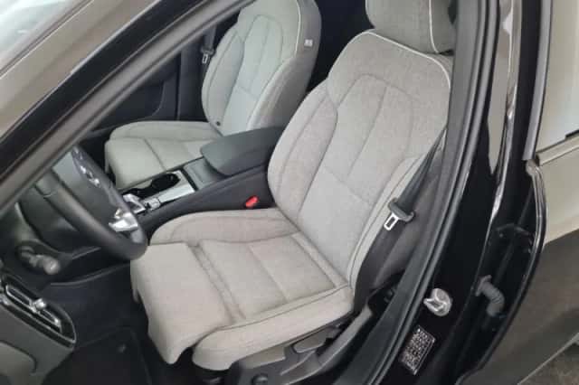 Volvo XC40 (2024) thumbnail 6