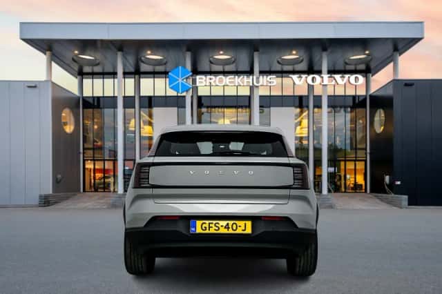 Volvo EX30 (2024) thumbnail 6