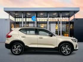 Volvo XC40 (2025) thumbnail 7