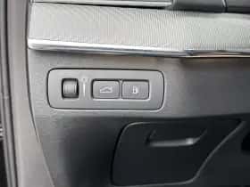Volvo XC90 (2015) thumbnail 32
