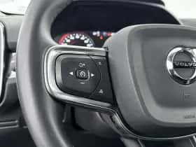 Volvo XC40 (2022) thumbnail 16