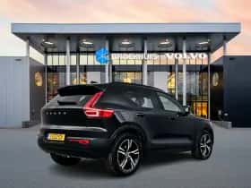 Volvo XC40 (2020) thumbnail 3