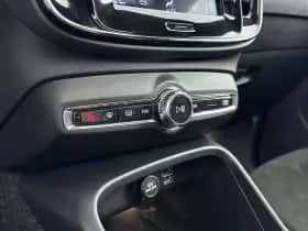 Volvo XC40 (2019) thumbnail 24