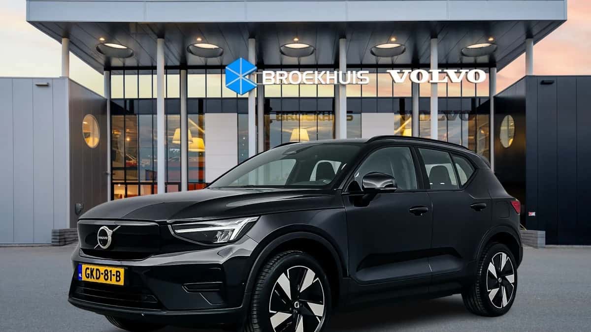 Volvo EX40 (2024) — foto 1