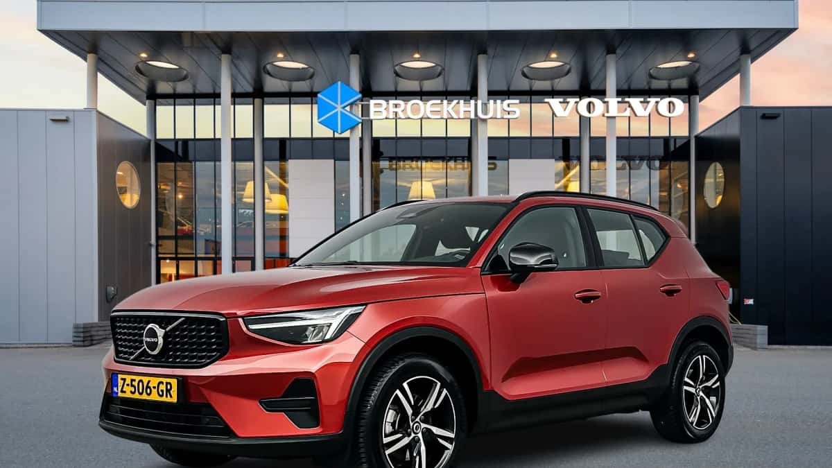 Volvo XC40 (2024) — foto 1