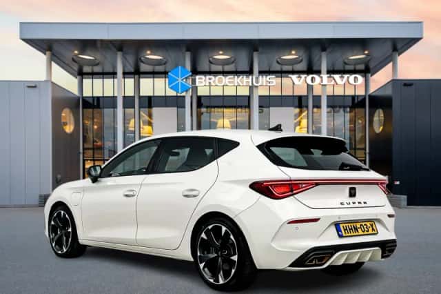 CUPRA Leon (2022) thumbnail 2