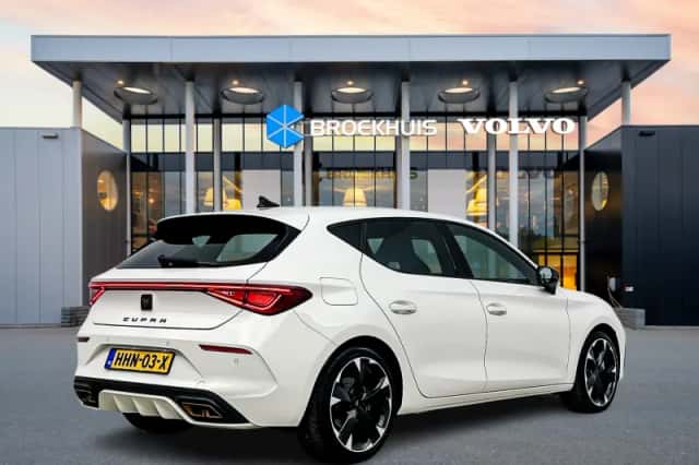 CUPRA Leon (2022) thumbnail 4