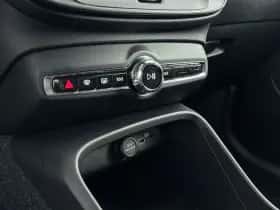 Volvo XC40 (2024) thumbnail 23