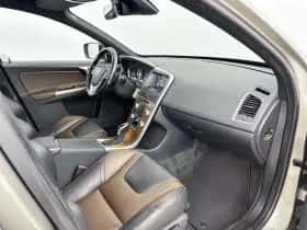 Volvo XC60 (2015) thumbnail 12