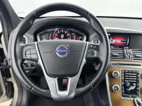 Volvo XC60 (2015) thumbnail 15