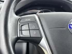 Volvo XC60 (2015) thumbnail 16
