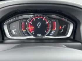 Volvo XC60 (2015) thumbnail 17