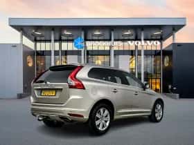 Volvo XC60 (2015) thumbnail 3