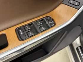 Volvo XC60 (2015) thumbnail 24