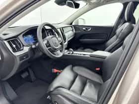 Volvo XC60 (2023) thumbnail 9