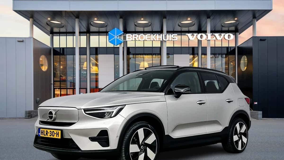 Volvo EX40 (2025) — foto 1
