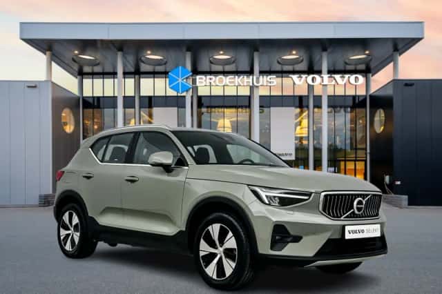 Volvo XC40 (2023) thumbnail 2