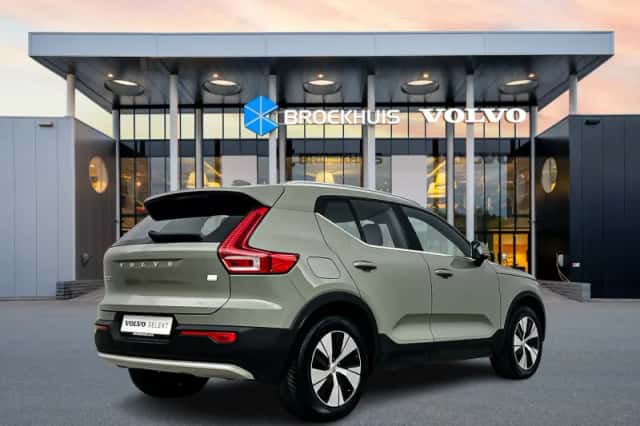 Volvo XC40 (2023) thumbnail 3