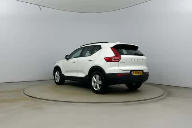 Volvo XC40 (2022) thumbnail 5