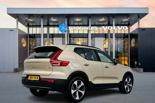 Volvo XC40 (2025) thumbnail 3