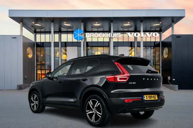 Volvo XC40 (2023) thumbnail 3