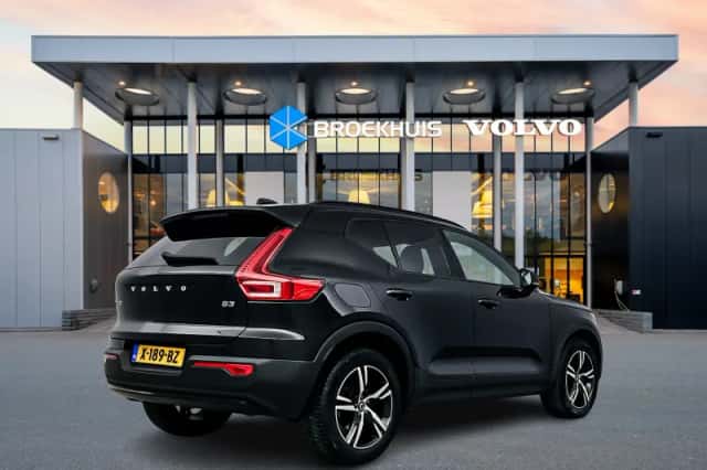 Volvo XC40 (2023) thumbnail 4