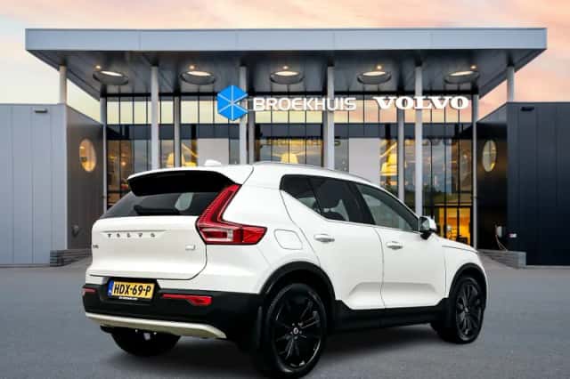 Volvo XC40 (2022) thumbnail 3