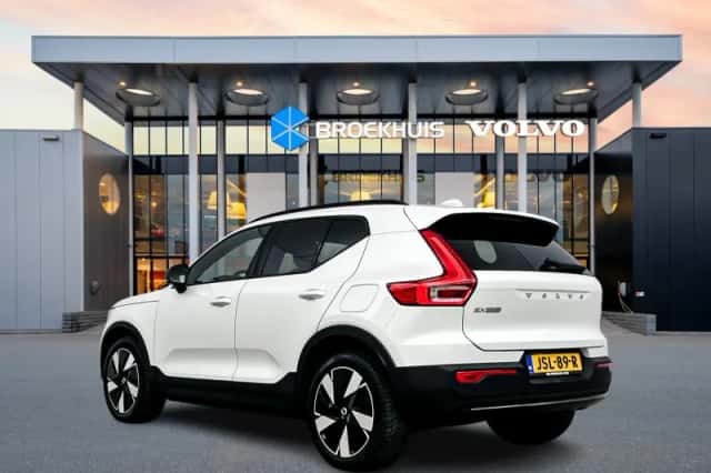 Volvo EX40 (2025) thumbnail 4