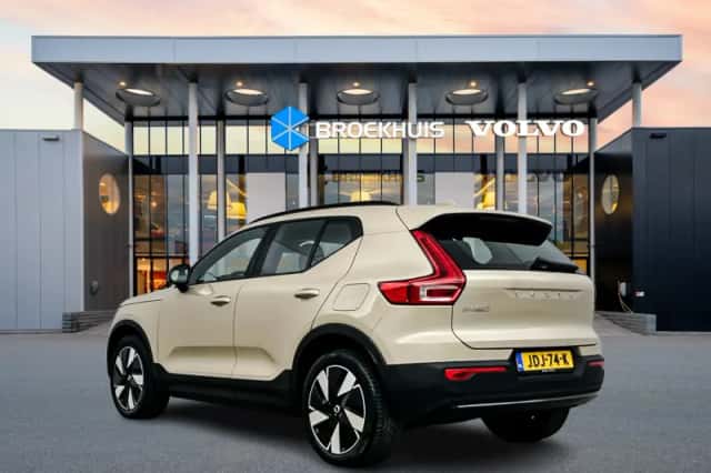 Volvo EX40 (2025) thumbnail 4