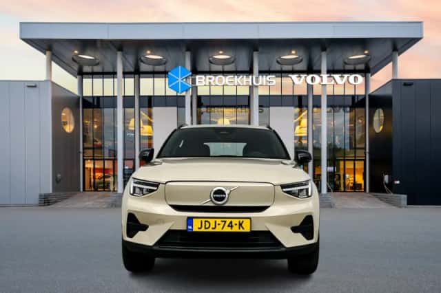 Volvo EX40 (2025) thumbnail 5