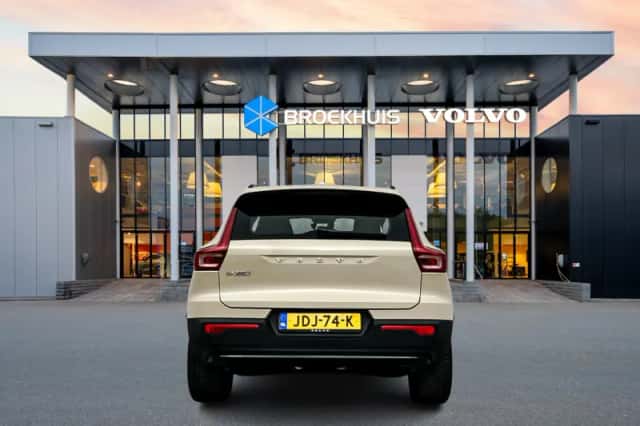 Volvo EX40 (2025) thumbnail 6